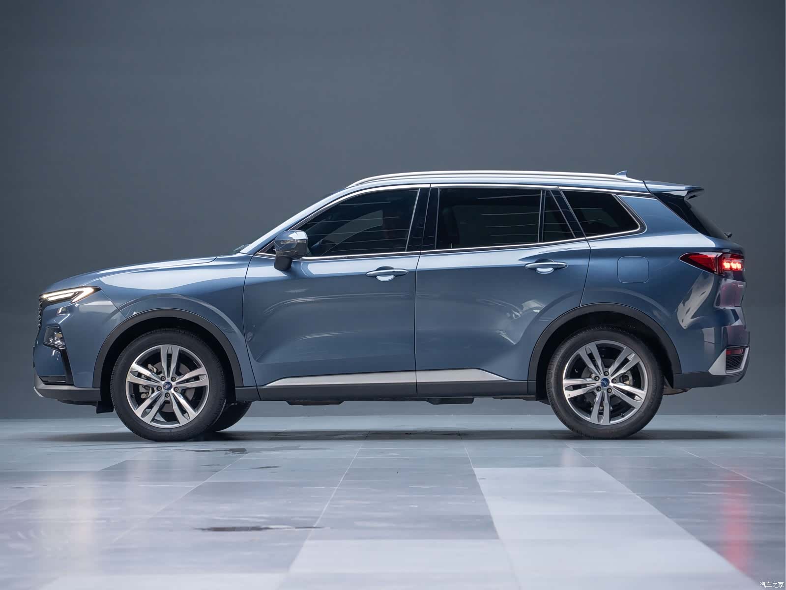 Ford Equator Sport, 2022 8
