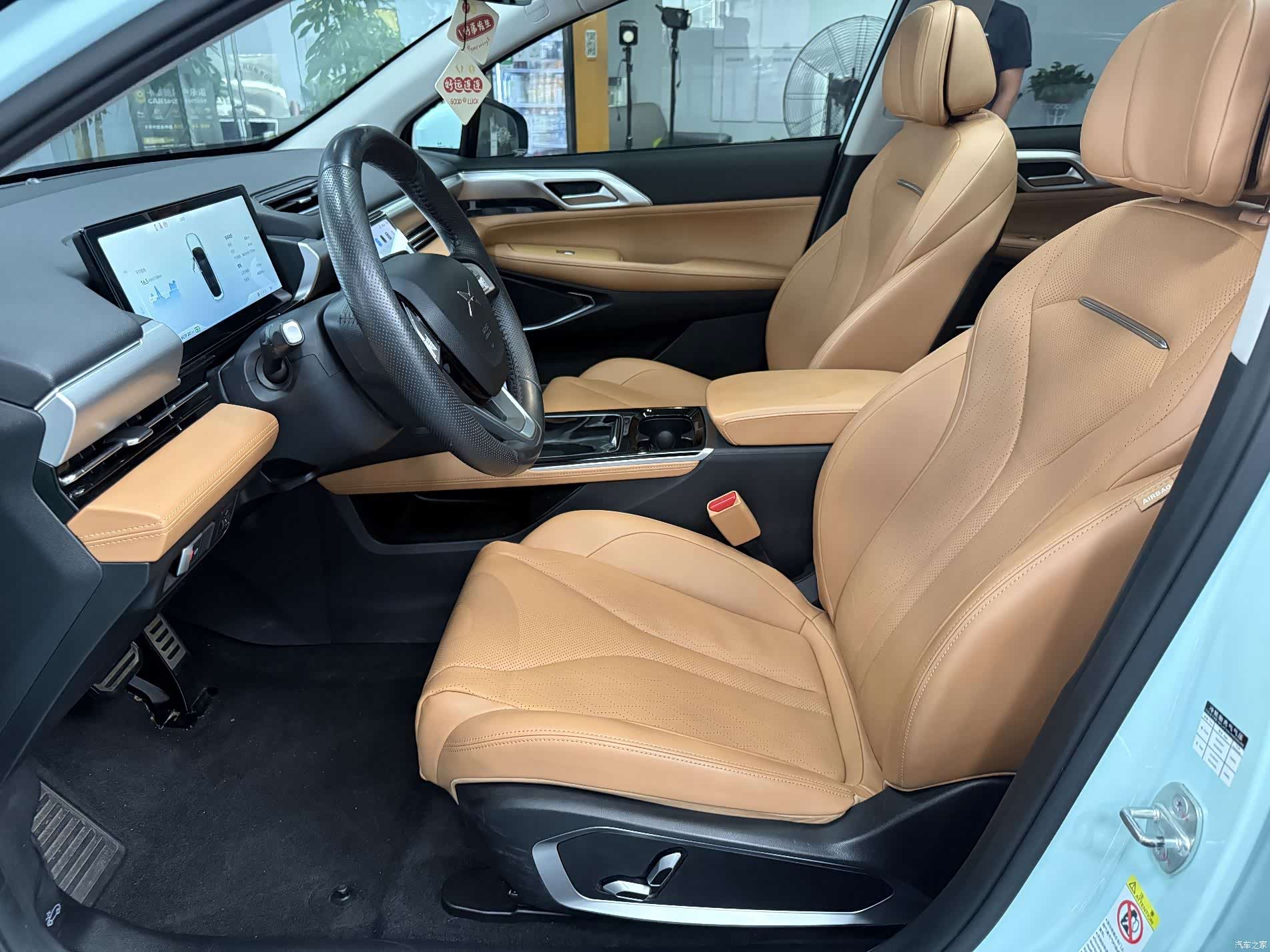 Xpeng P5, 2023 все фото