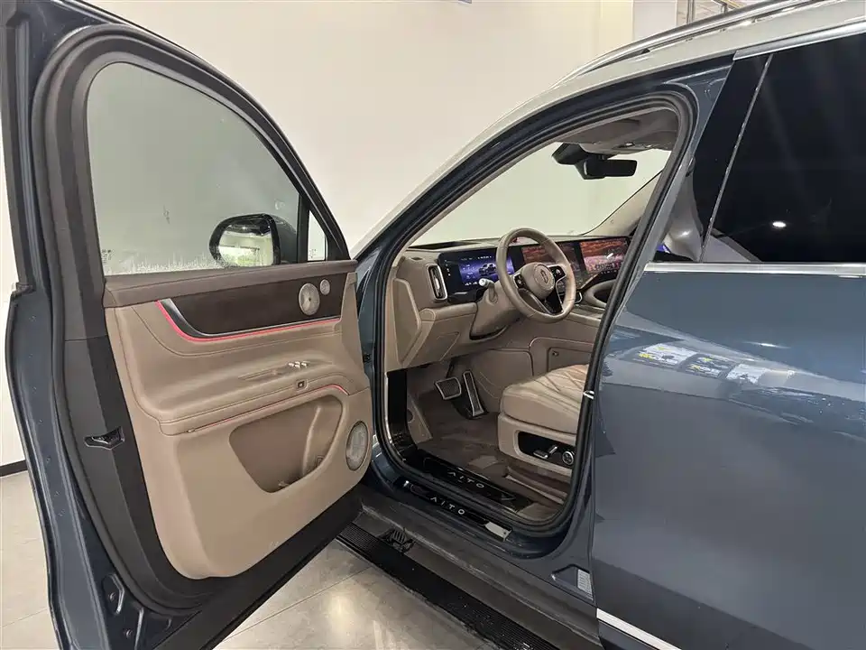 AITO Ask the world M9