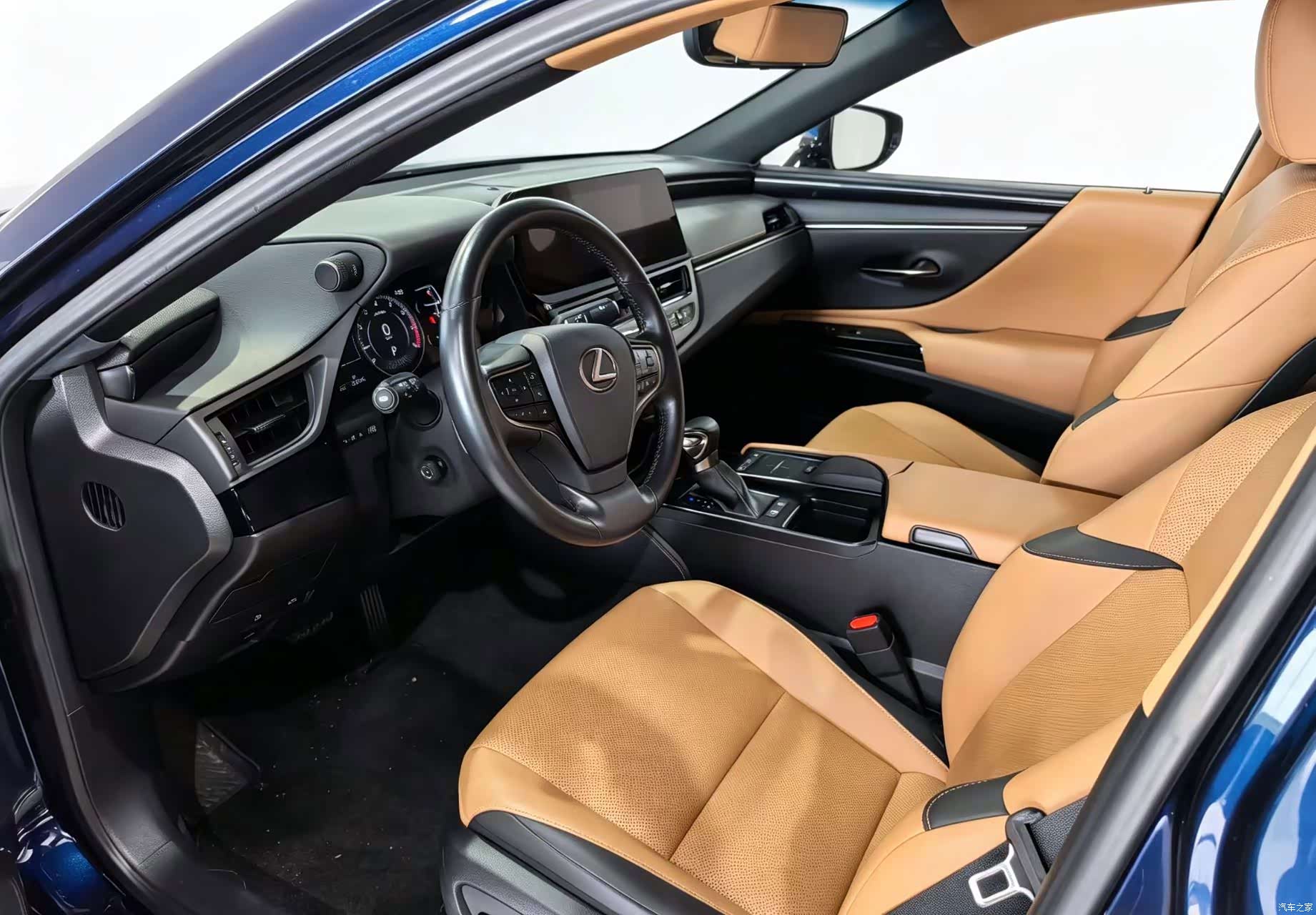 Lexus ES, 2021 все фото