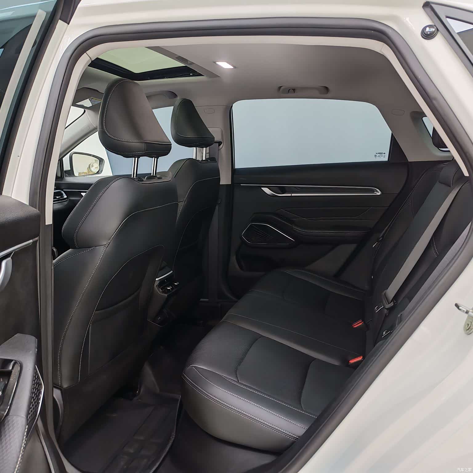 Geely Emgrand, 2021 9