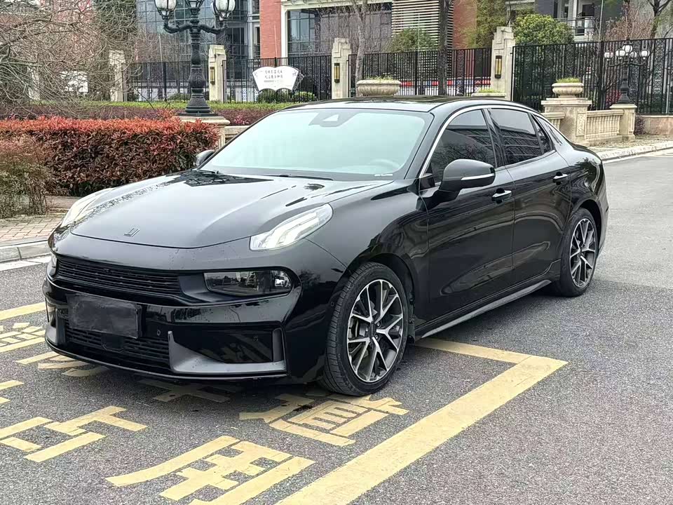 Lynk & Co 03 Lynk & Co 03