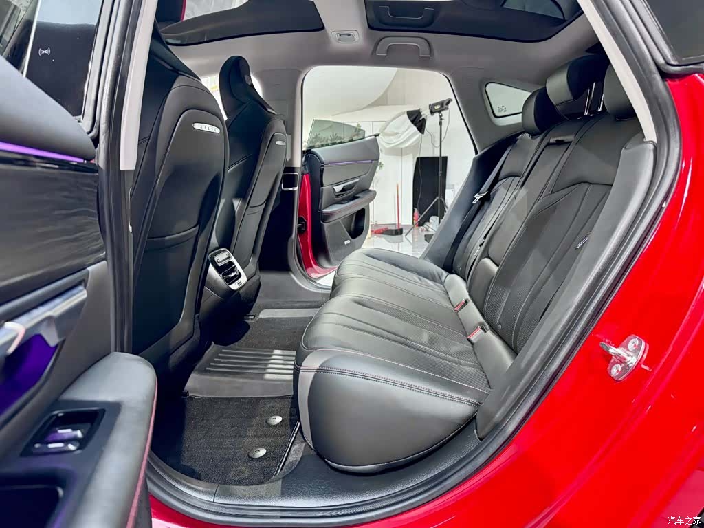 Xpeng P7, 2021 15