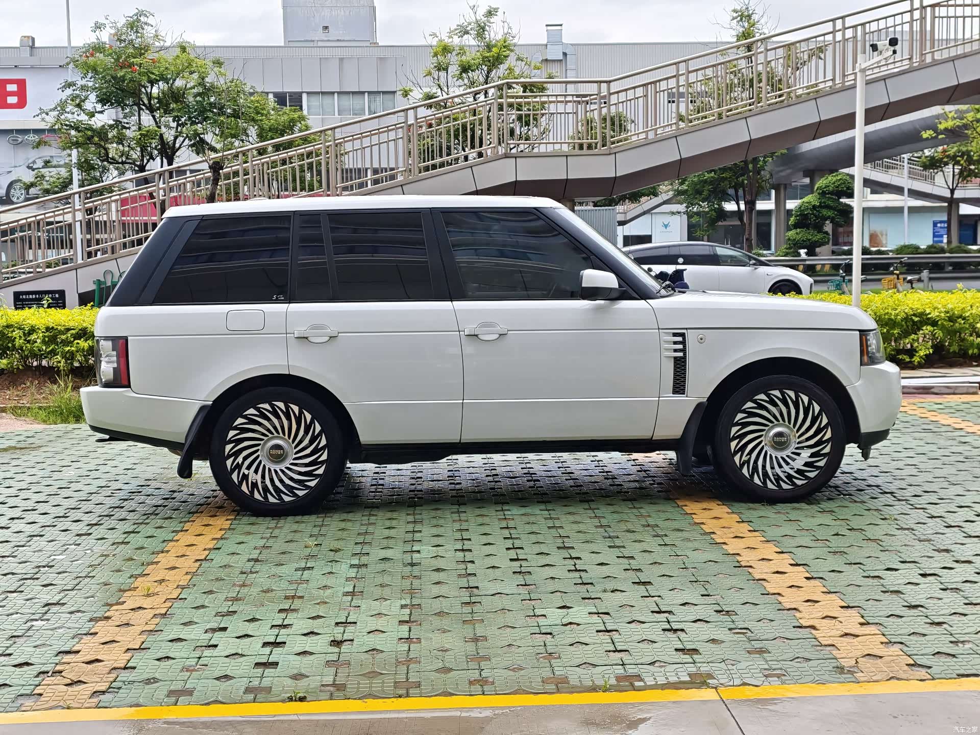 Land Rover Range Rover, 2012 11
