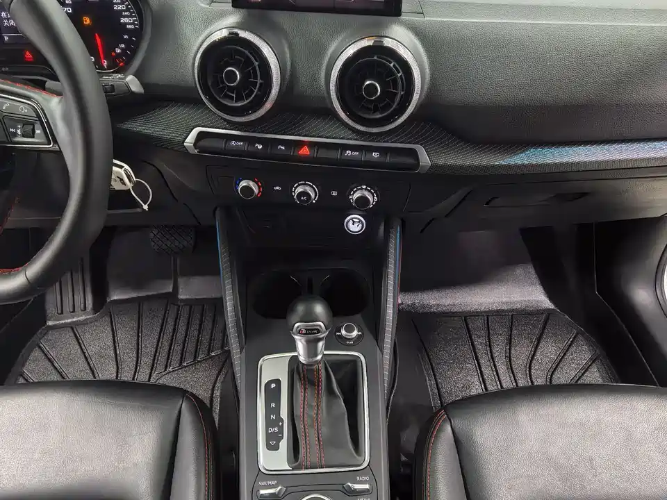 Audi Q2L Audi Q2L