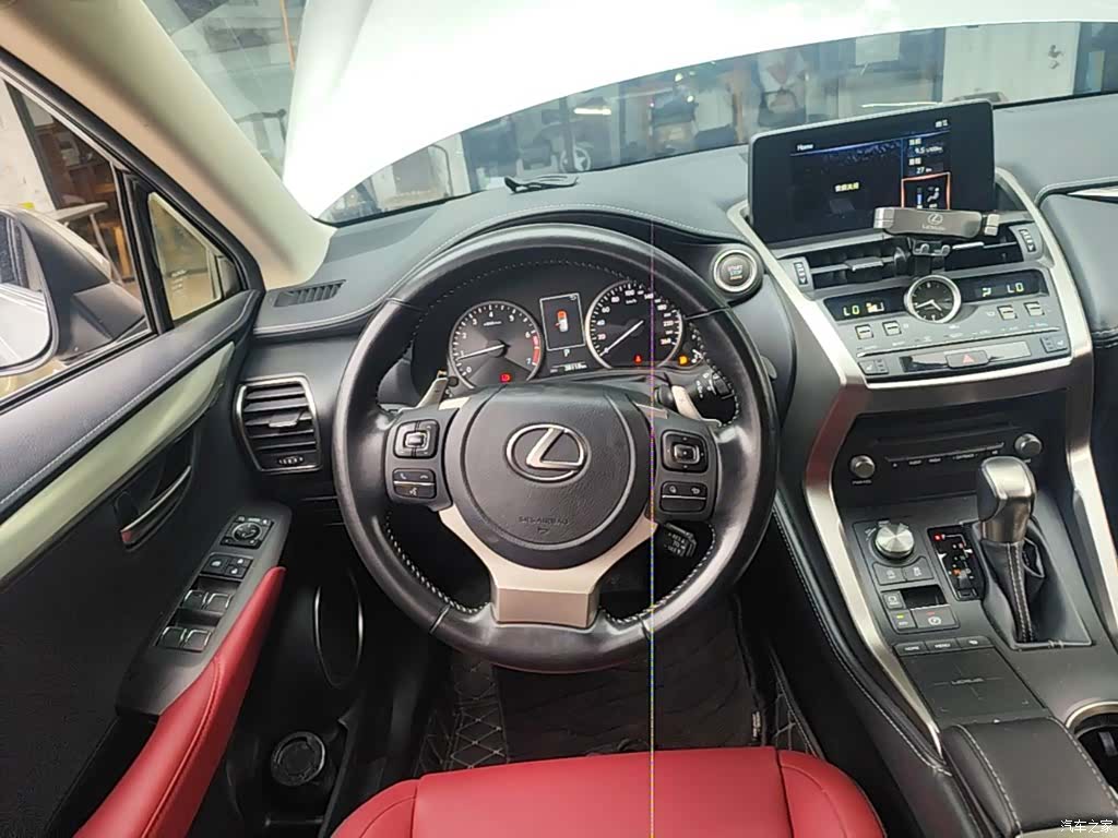 Lexus NX, 2021 11