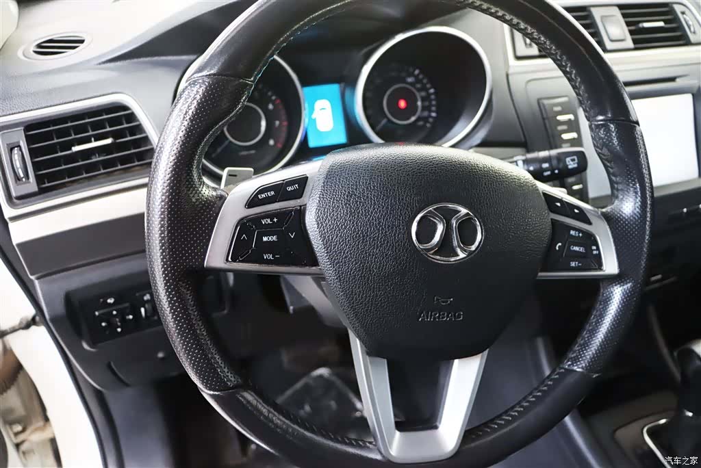 BAIC X65, 2015 13