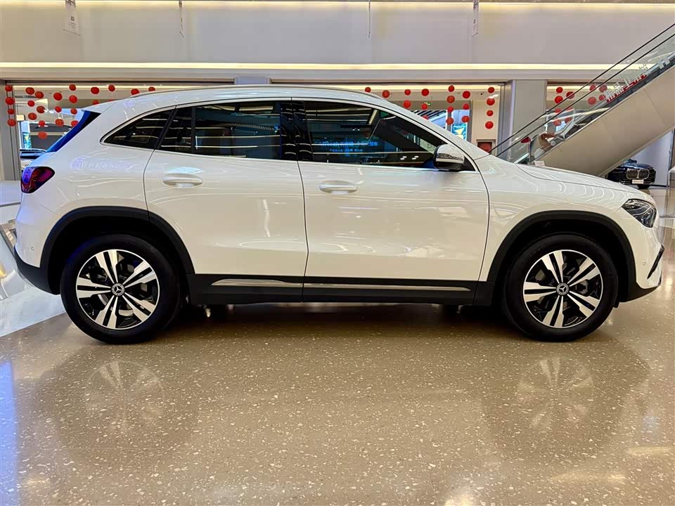 Mercedes-Benz GLA Mercedes-Benz GLA