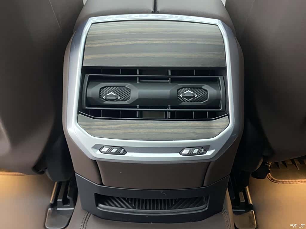 BMW i7, 2025 22