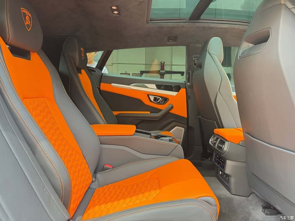 Lamborghini Urus, 2023 27