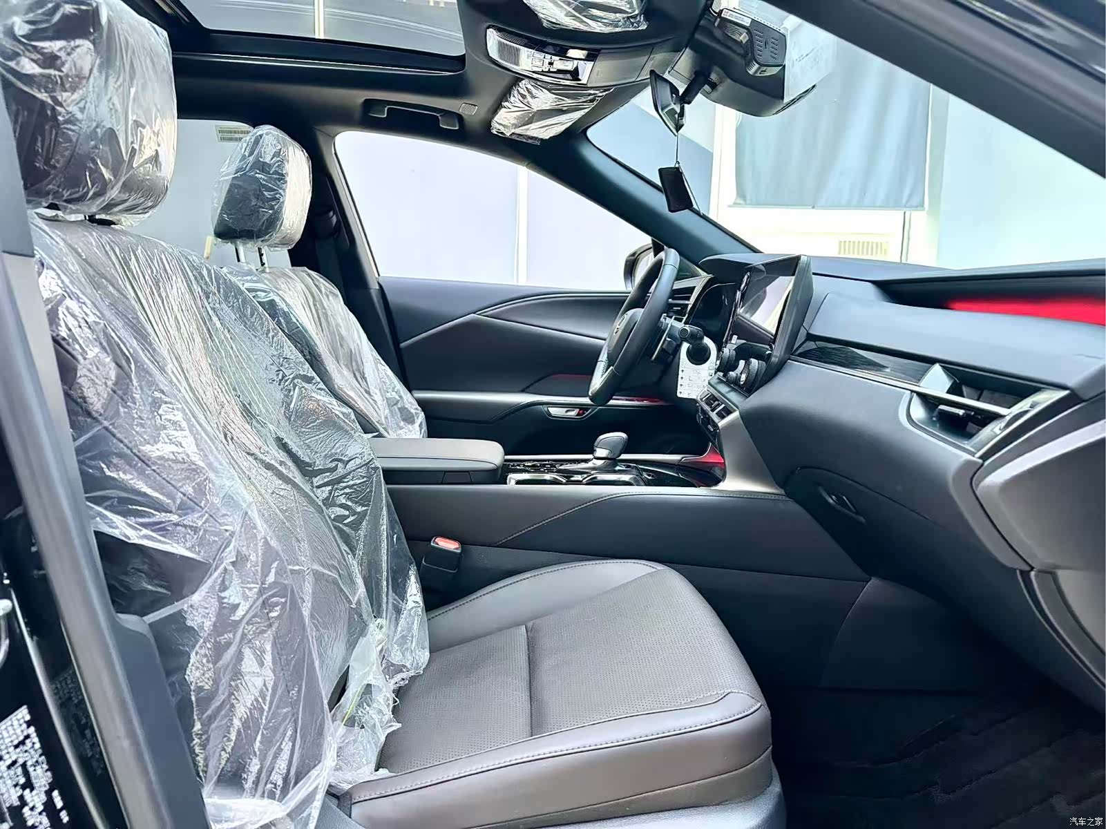 Lexus RX, 2025 11