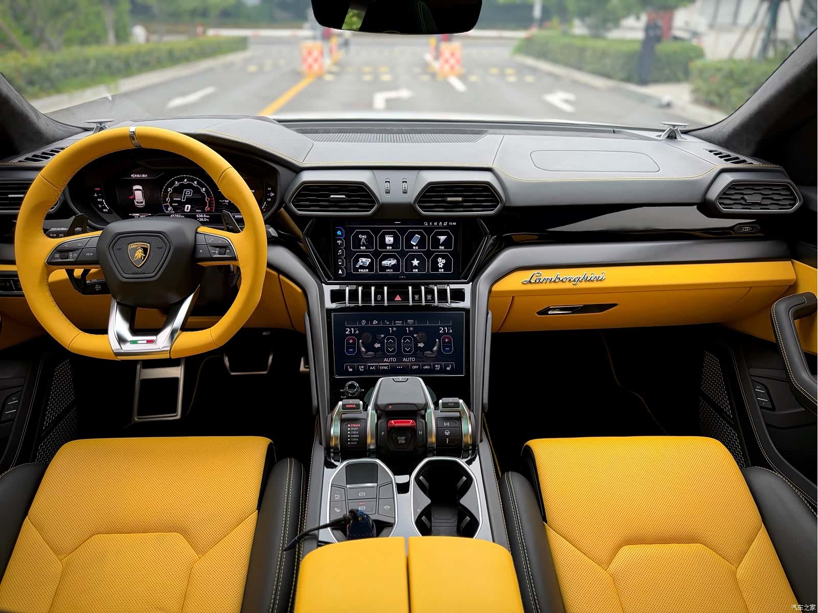 Lamborghini Urus, 2022 11