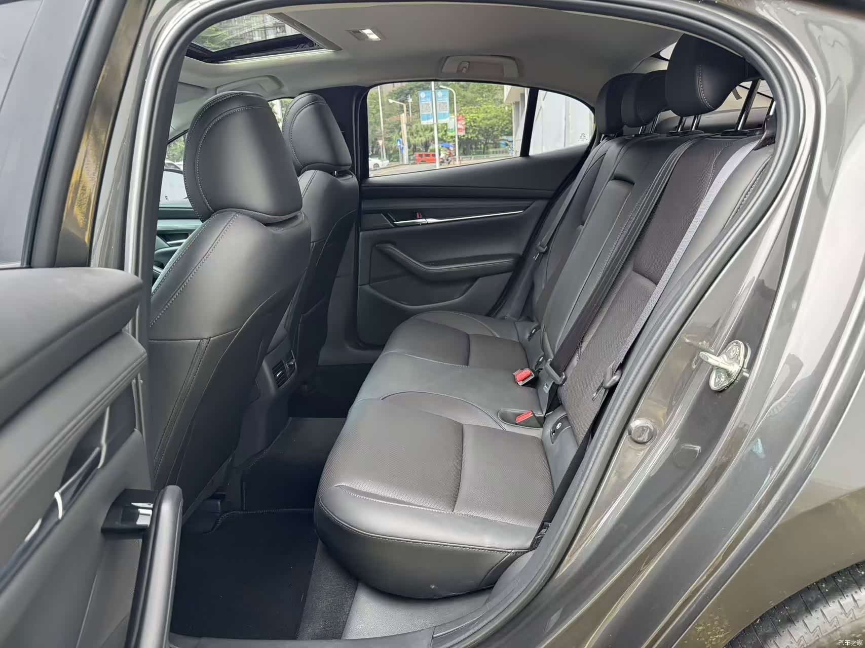 Mazda Mazda3, 2022 15