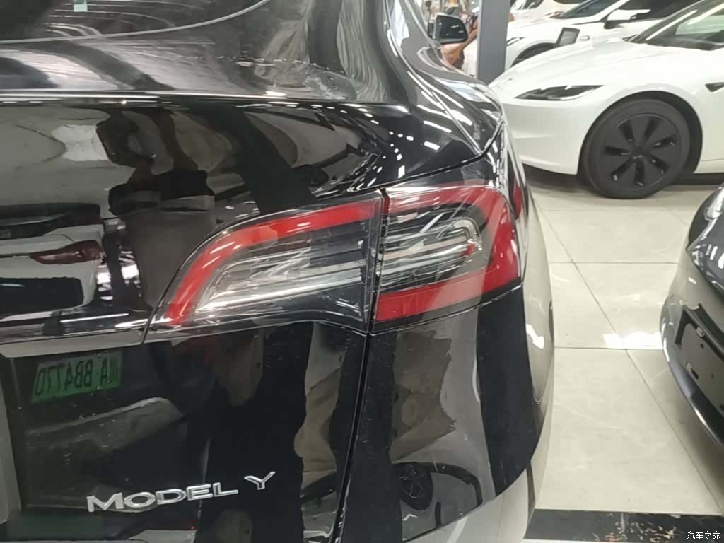 Tesla Model Y, 2024 8