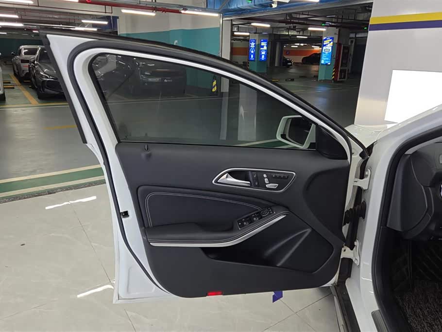 Mercedes-Benz GLA Mercedes-Benz GLA