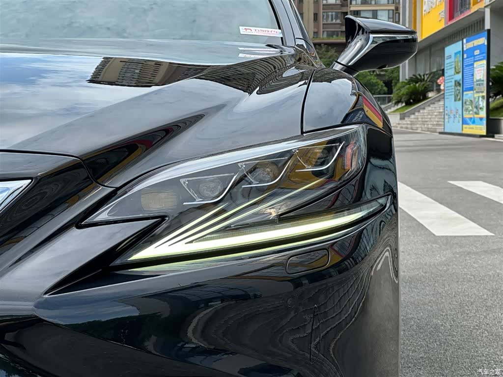 Lexus LS, 2018 9