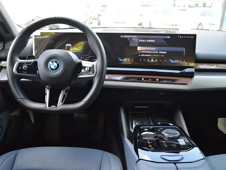 BMW i5