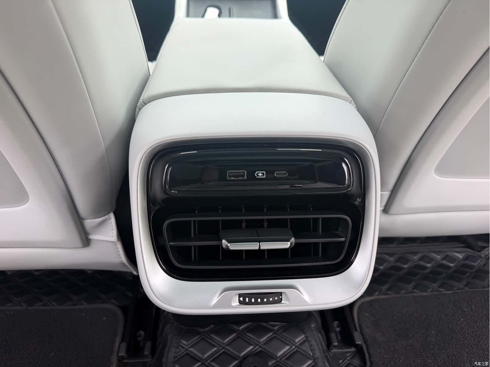 Xpeng P7, 2023 14