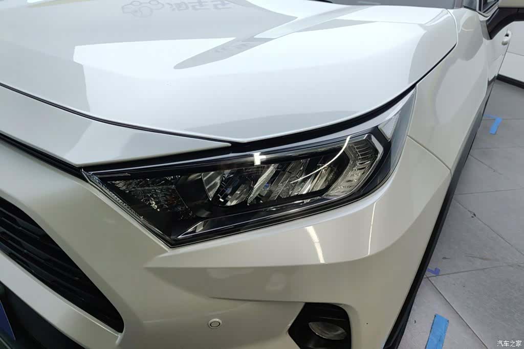 Toyota RAV4, 2022 все фото
