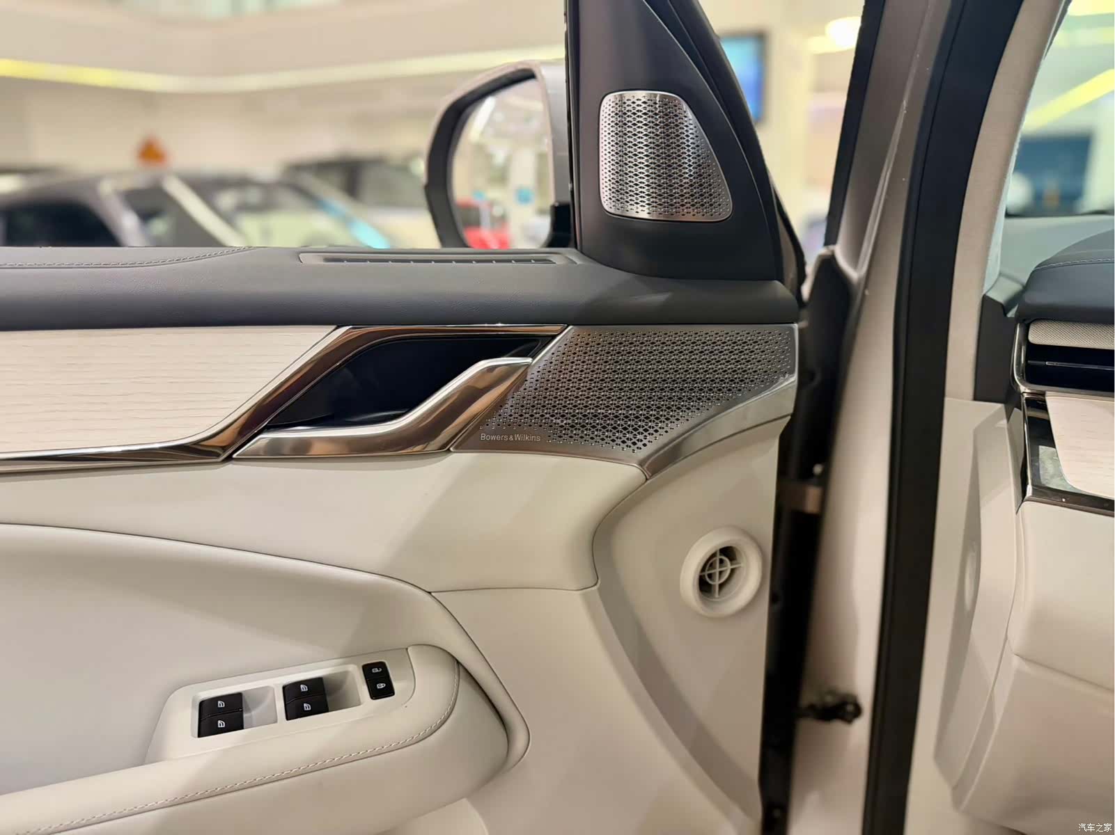 Volvo EM90, 2026 12