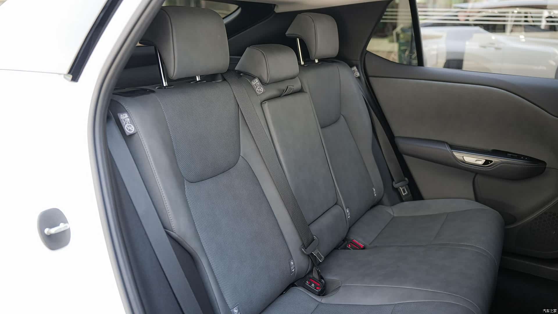Lexus RZ, 2024 14