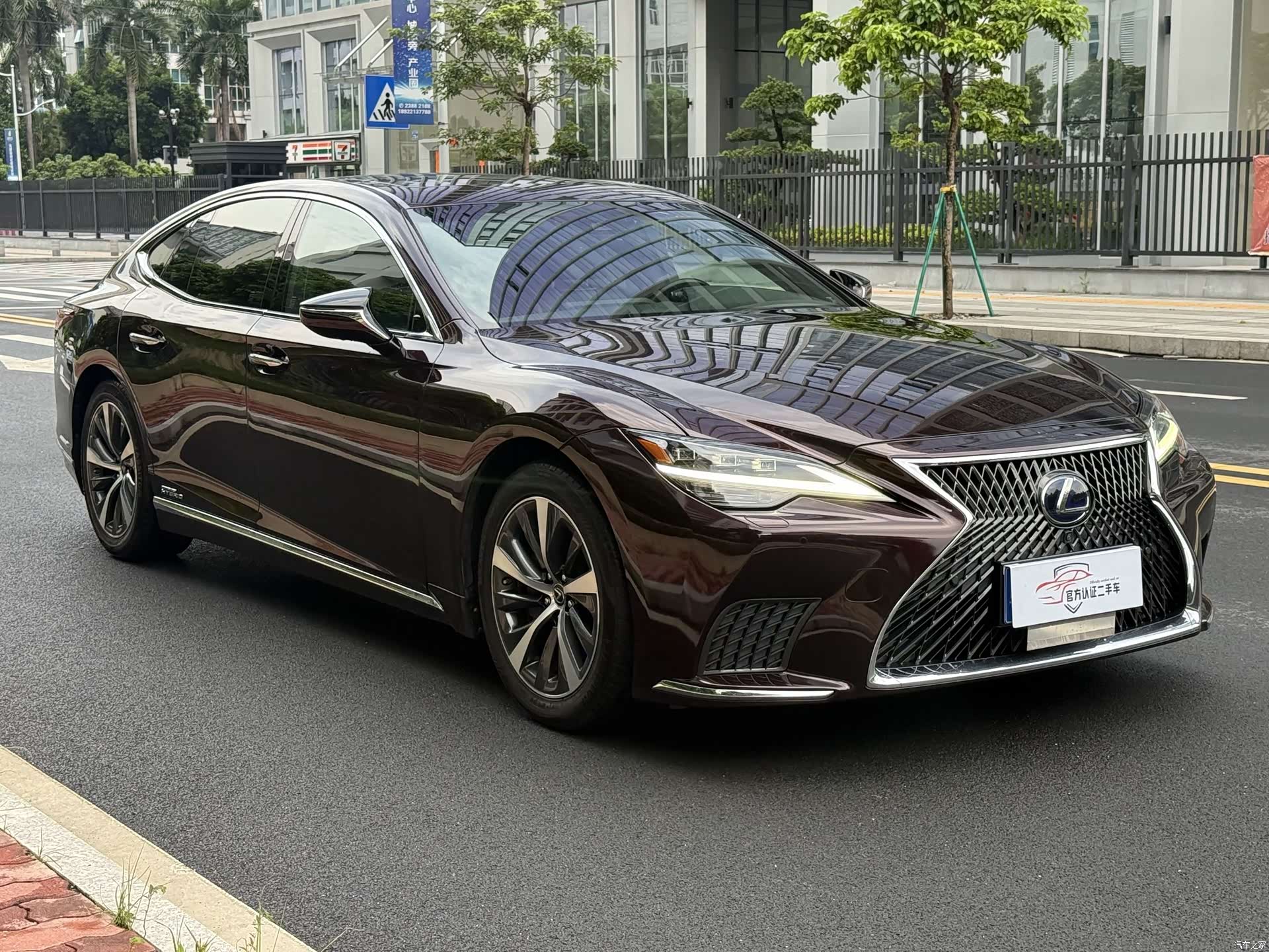 Lexus LS, 2021 3