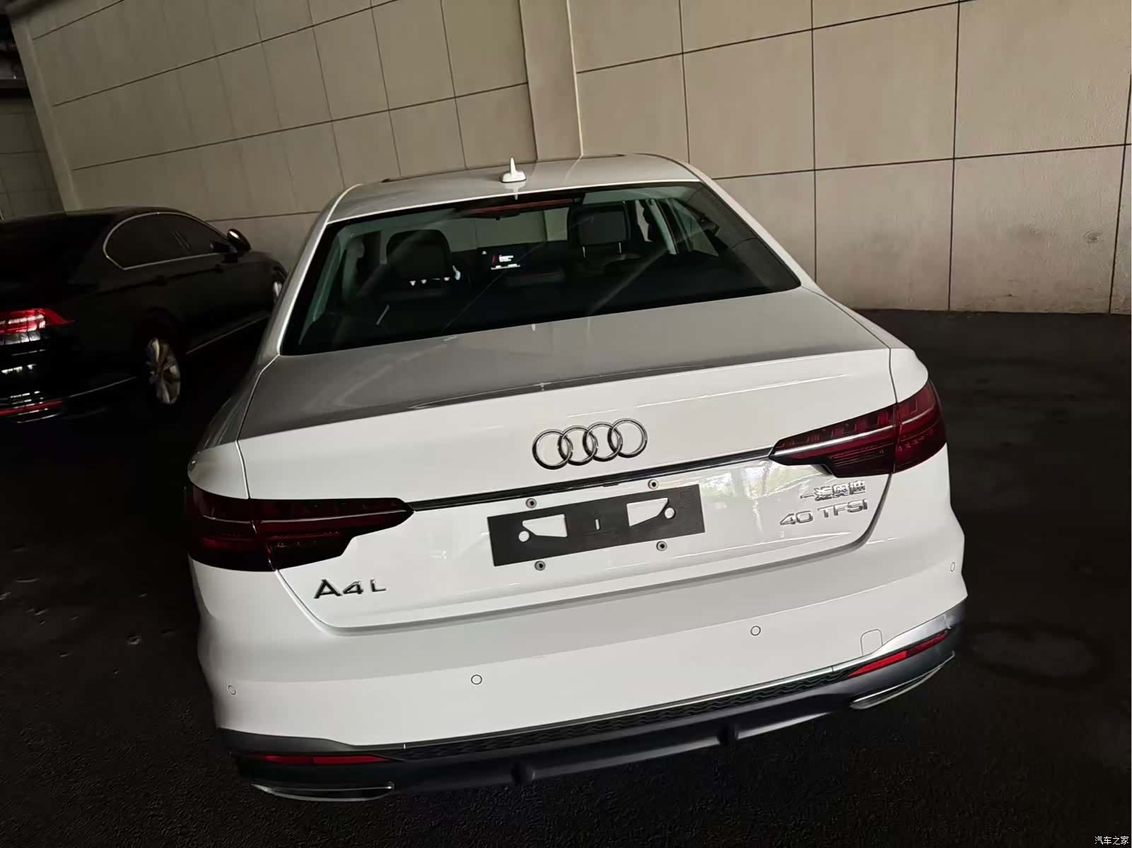 Audi A4L, 2022 все фото
