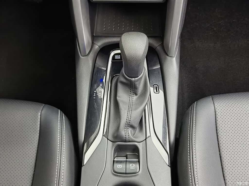 Toyota Frontlander, 2023 13