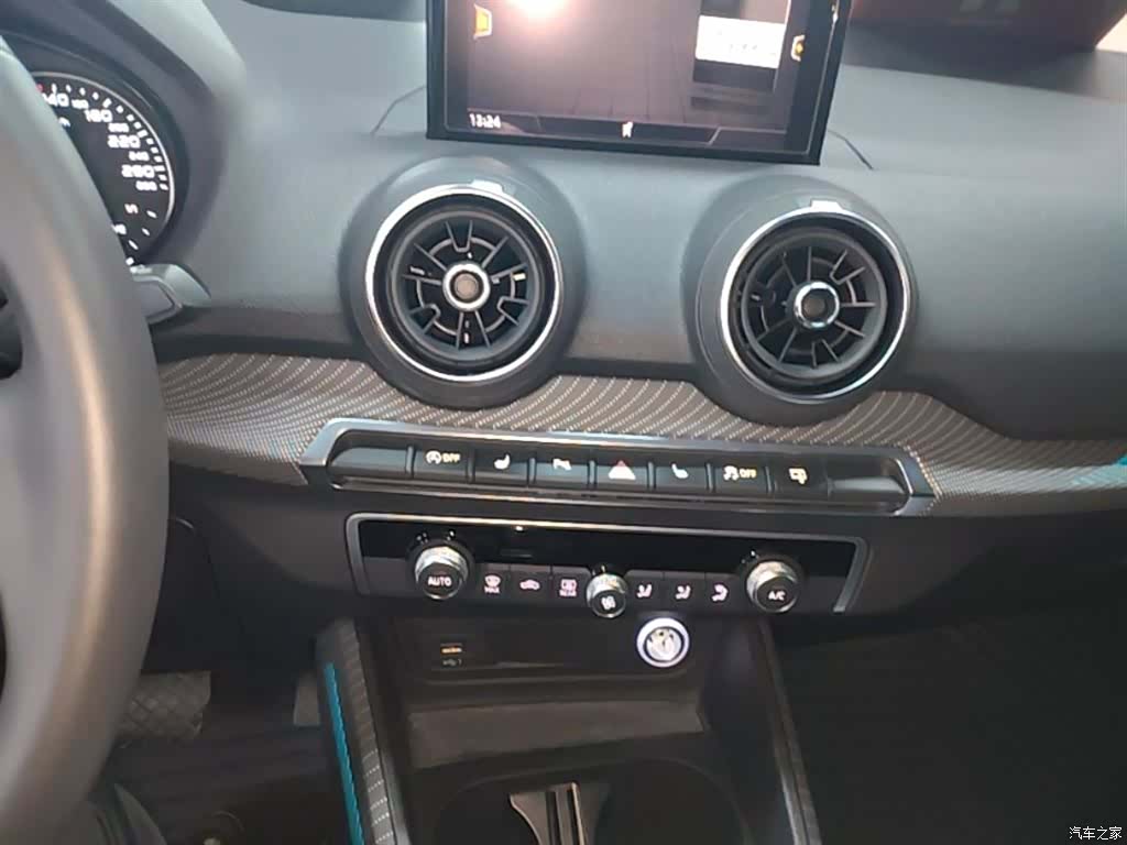 Audi Q2L, 2020 13