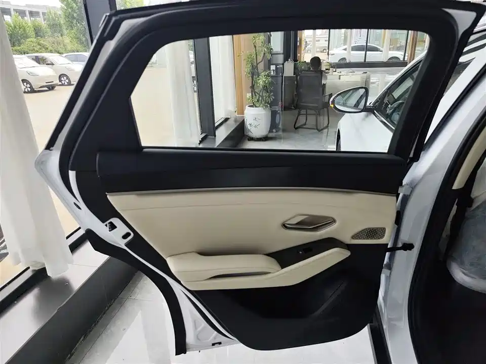 BYD Qin L