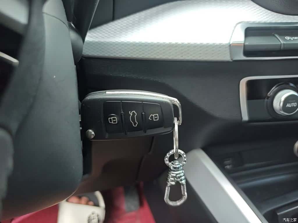 Audi Q2L, 2019 9