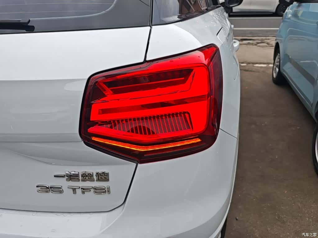 Audi Q2L, 2019 8