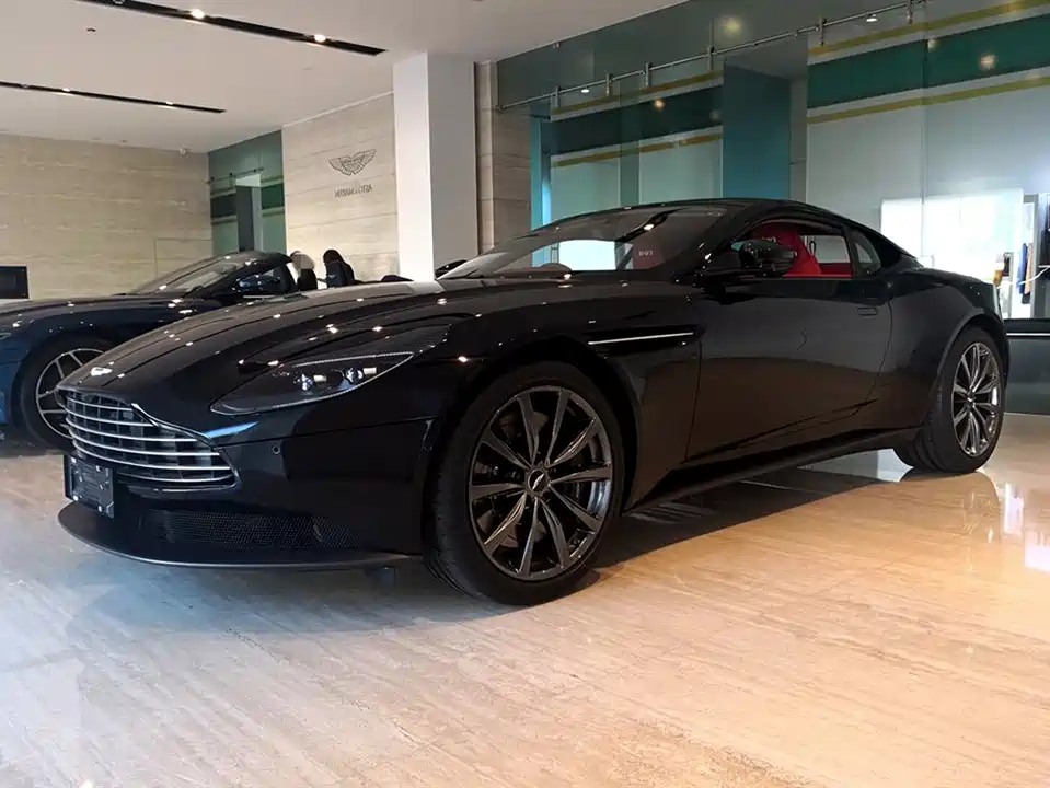 Aston Martin DB11