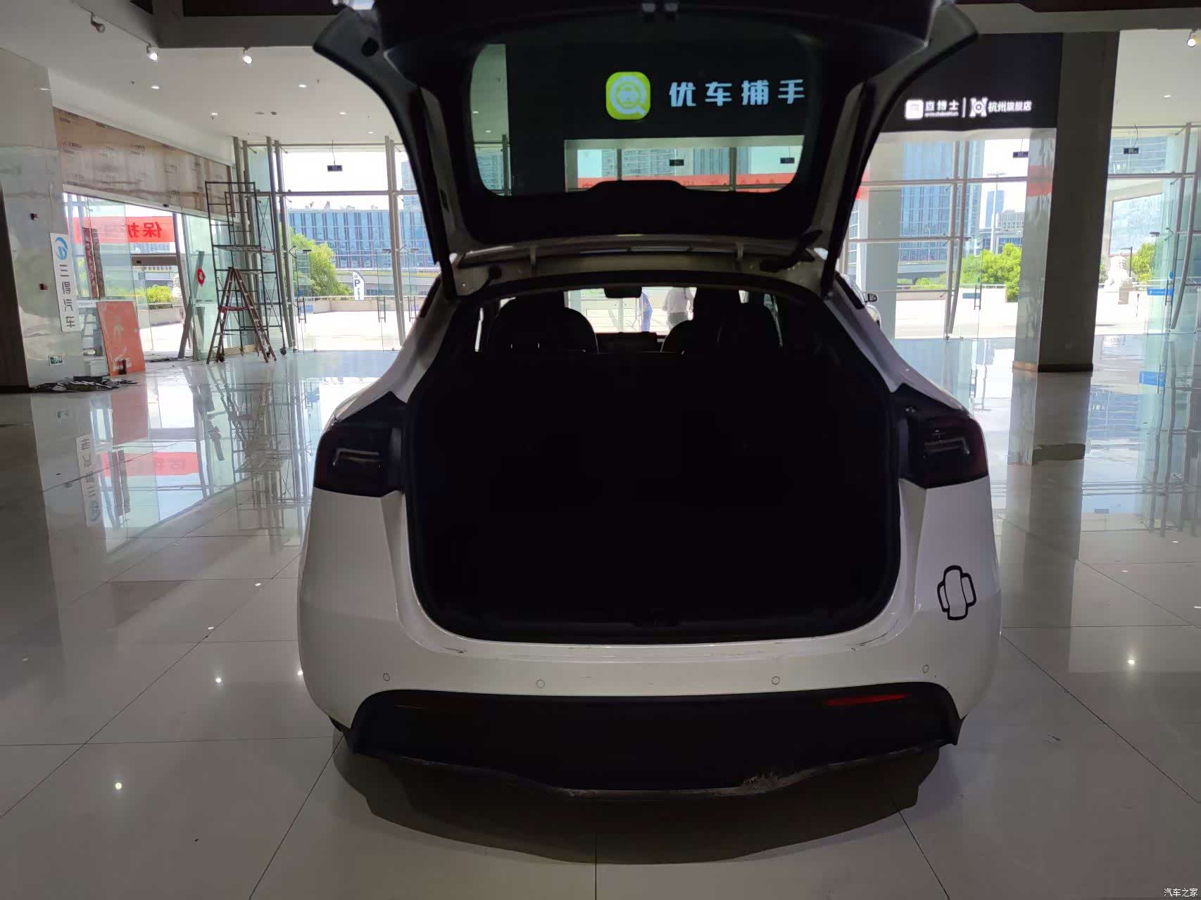 Tesla Model Y, 2023 4