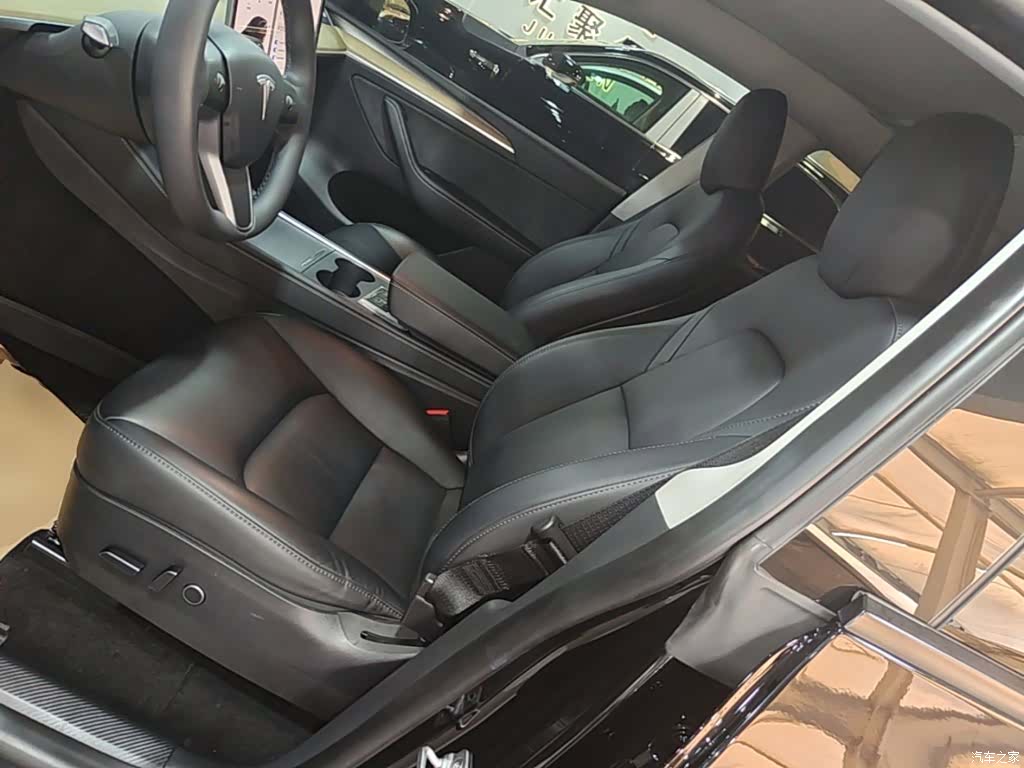 Tesla Model Y, 2023 15