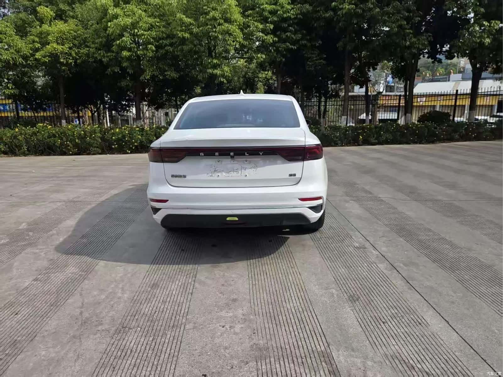 Geely Emgrand, 2022 9