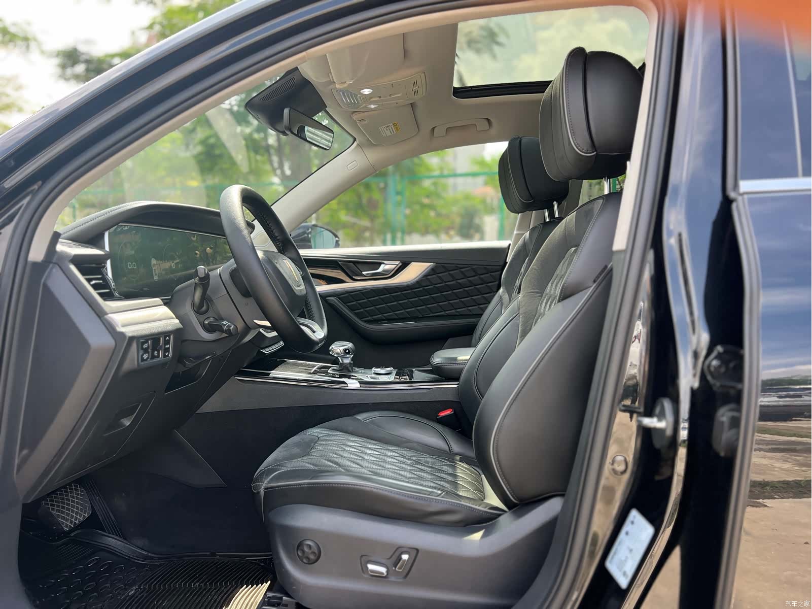 Hongqi HS5, 2020 4