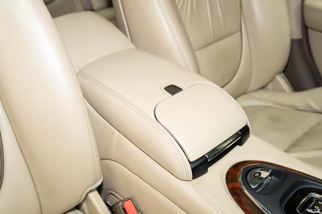 Jaguar XJ, 2006 15