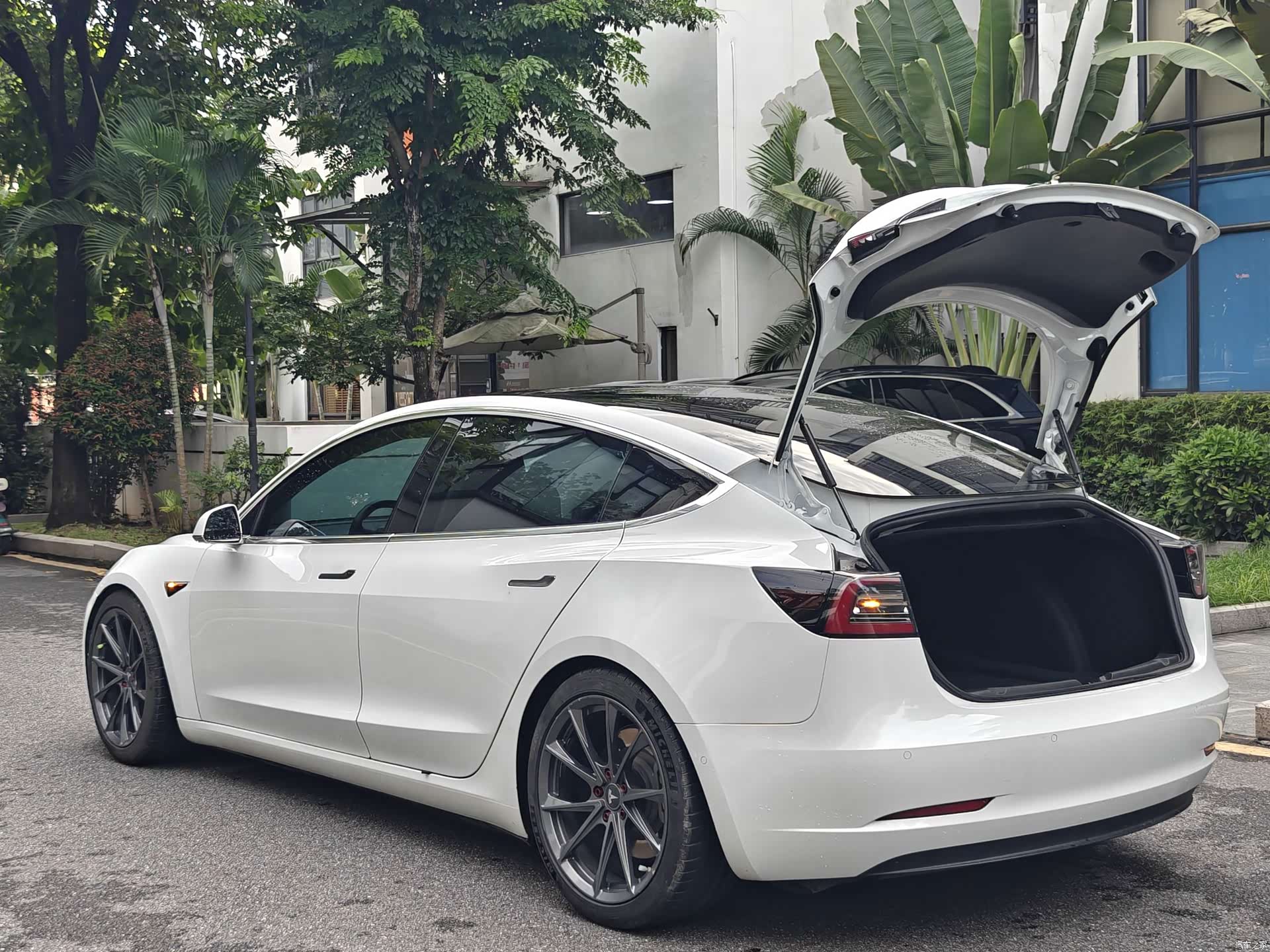Tesla Model 3, 2020 23