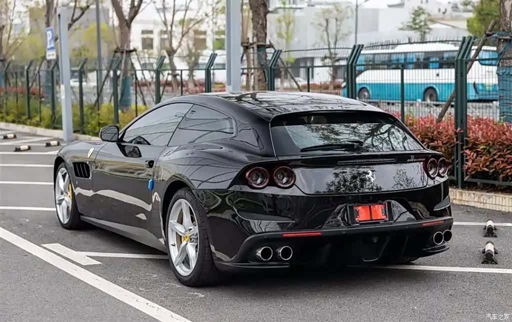 Ferrari GTC4Lus, 2017 6