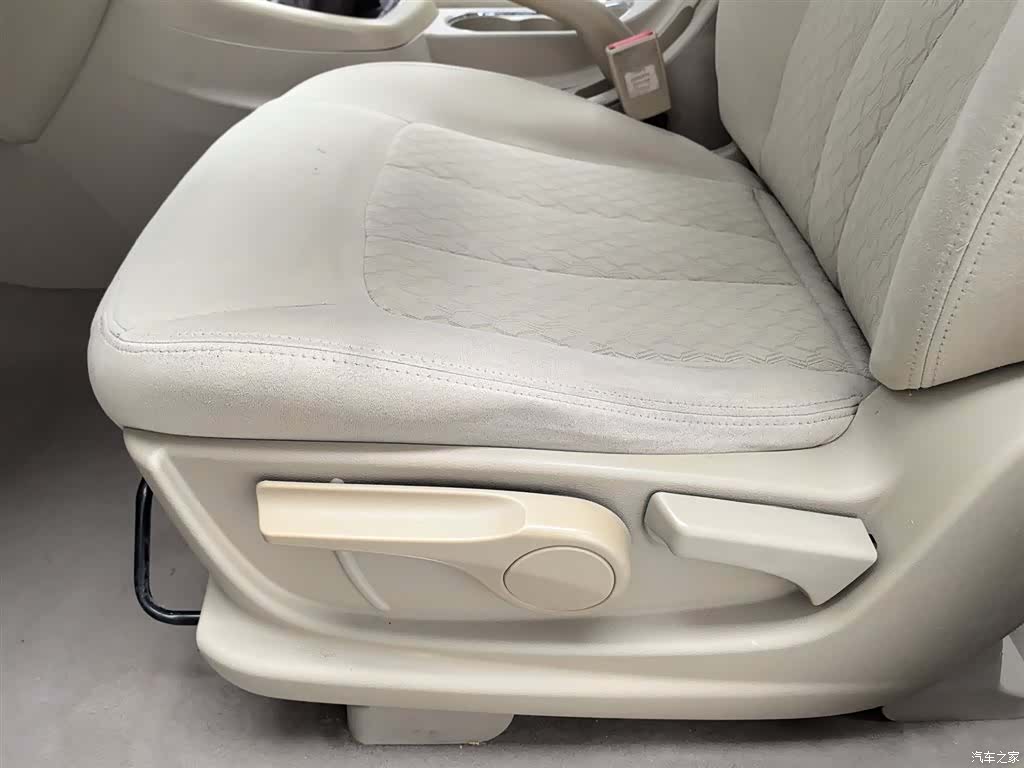 Wuling 730, 2015 20