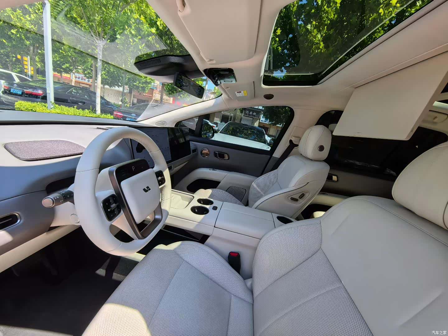 Li Auto i8, 2025 4