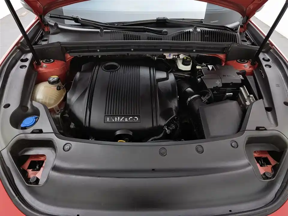 Lynk & Co 03