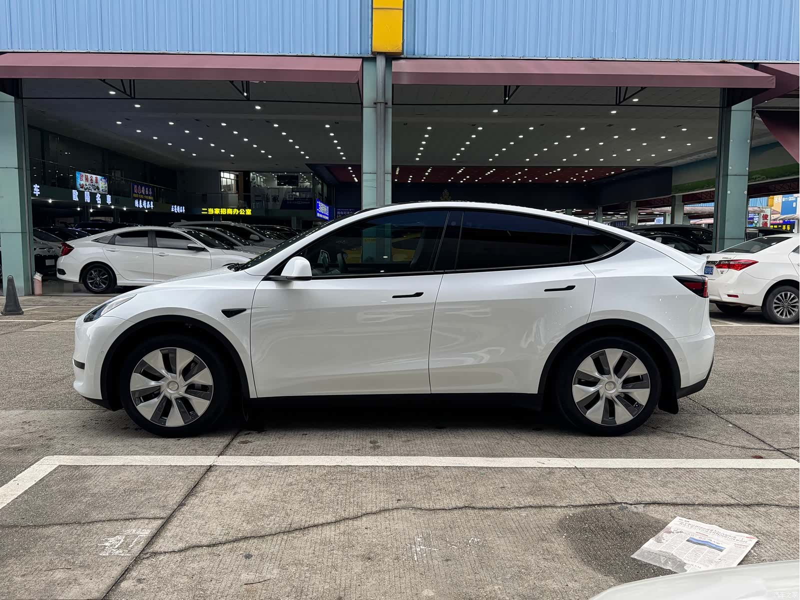 Tesla Model Y, 2023 14