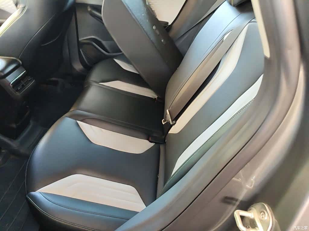 Geely Coolray, 2022 17