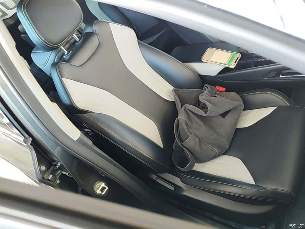 Geely Coolray, 2022 25