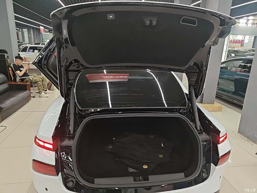 Xpeng P7, 2024 19