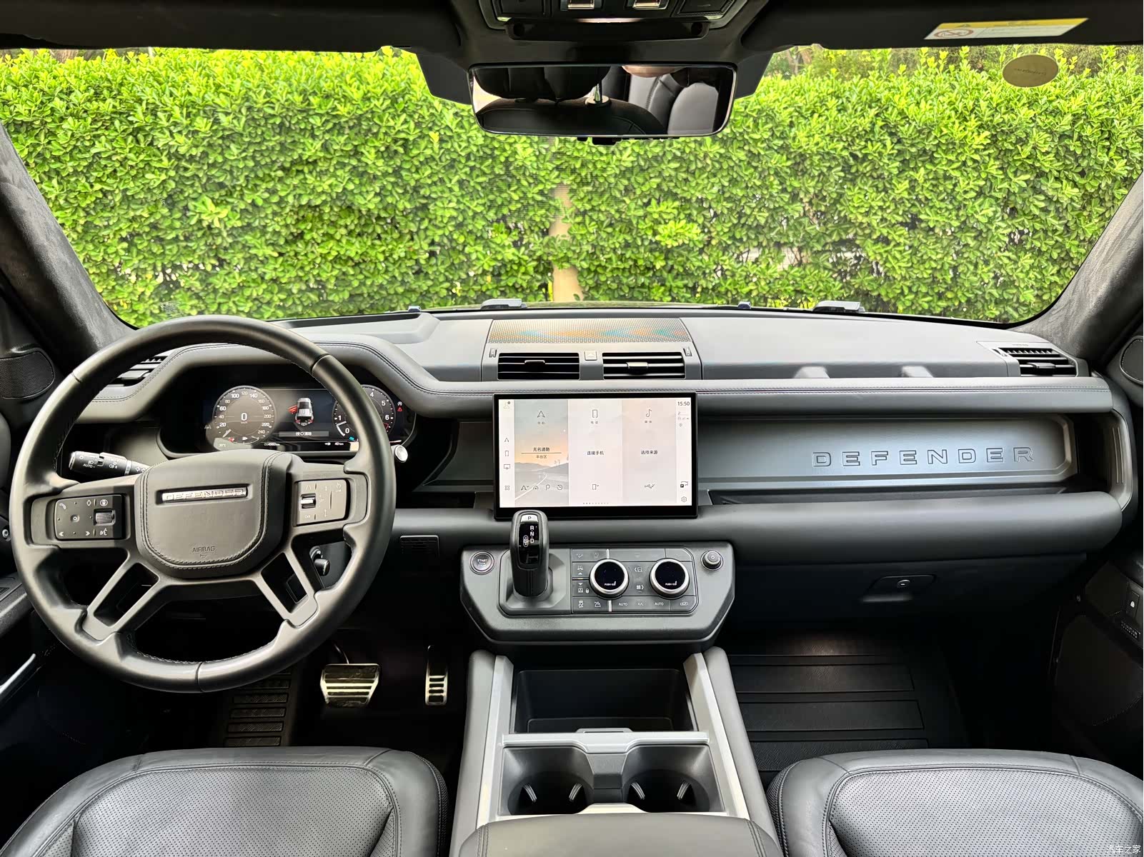 Land Rover Defender, 2025 15