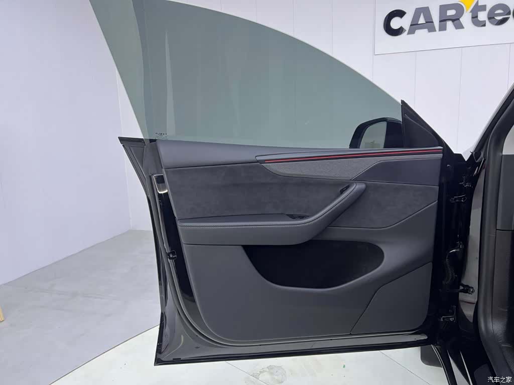 Tesla Model Y, 2025 16