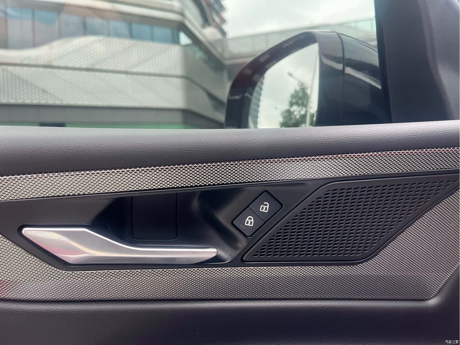 Land Rover XEL, 2023 16